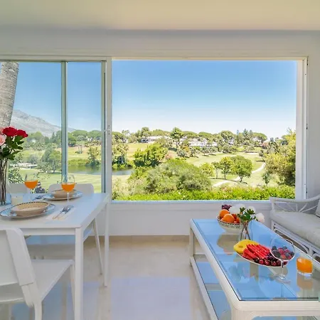 Duplex In Nueva Andalucia, Golfers Paradise アパート